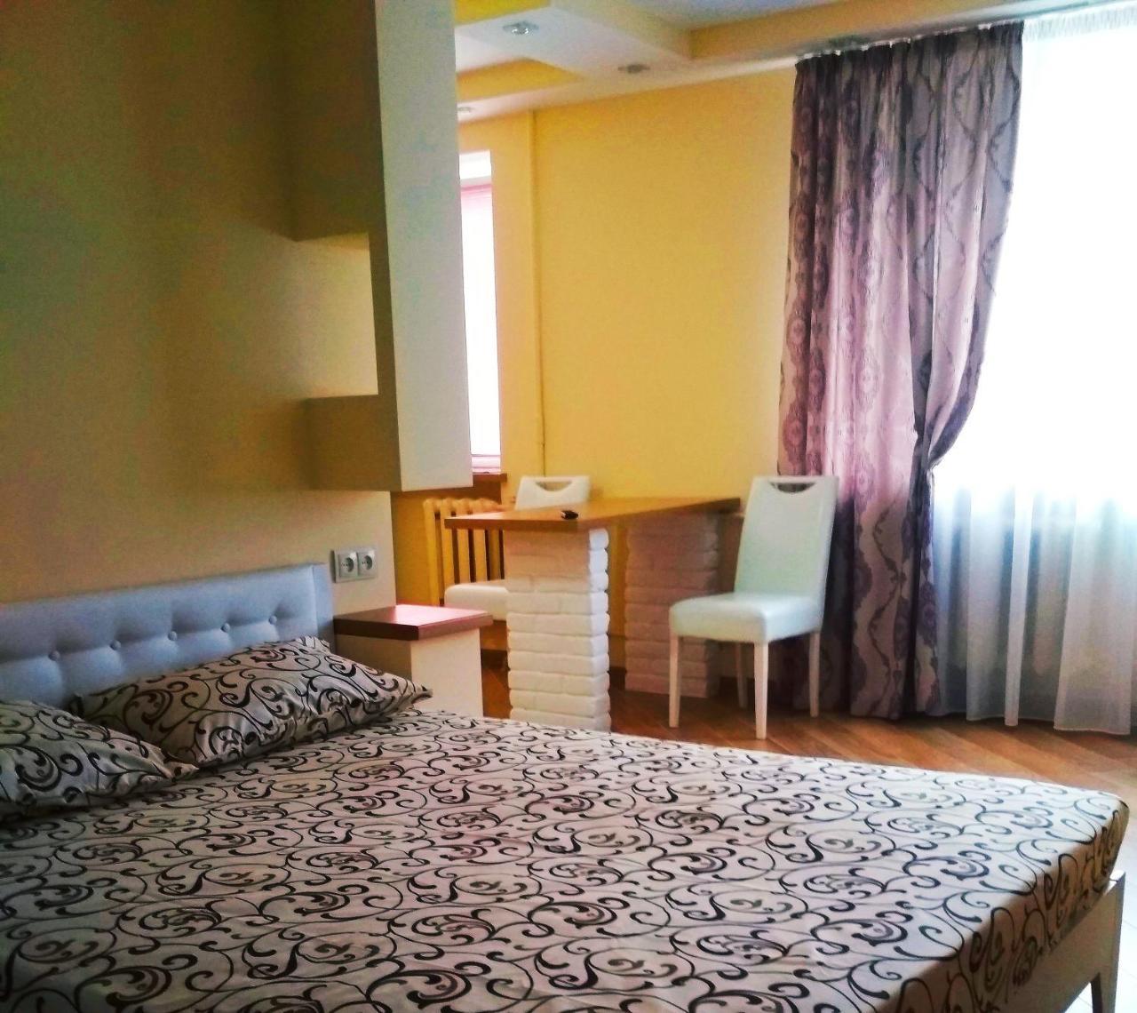 Apartments In The Center Maidan Rivne Exterior foto