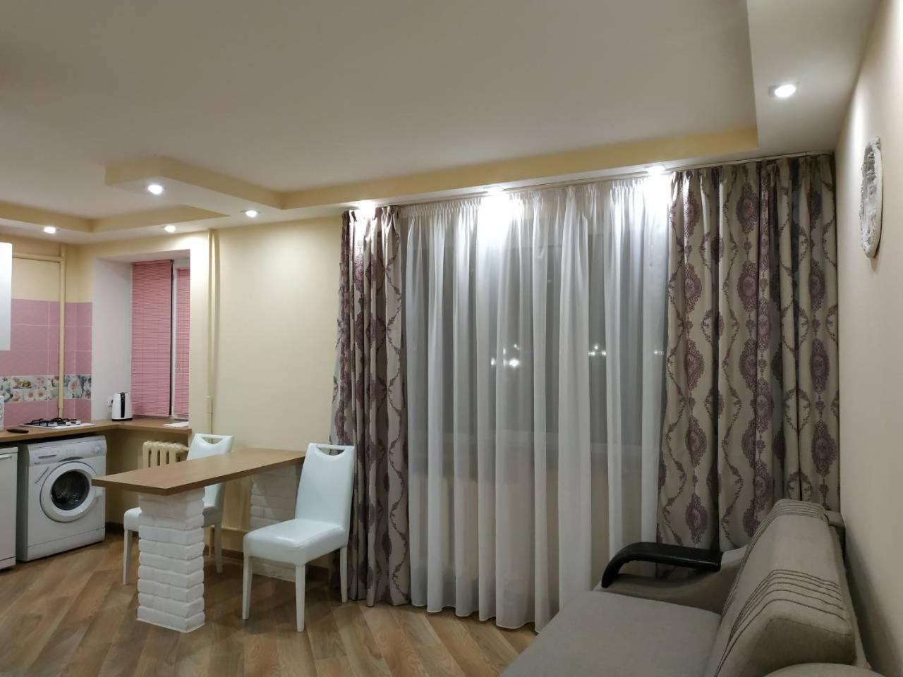 Apartments In The Center Maidan Rivne Exterior foto